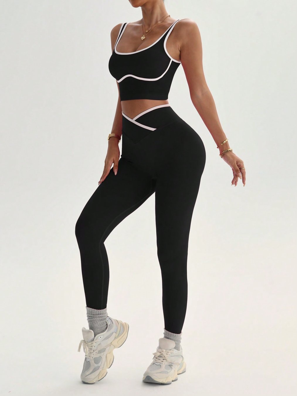 🛒Conjunto de Fitness Sem Costura com 2 Peças e Acabamento em Blocos de Cor para Mulheres, Top Cropped Canelado com Decote em U & Legging de Yoga Cintura Alta com Efeito Levanta Bumbum e Cruzado 50+ vendido